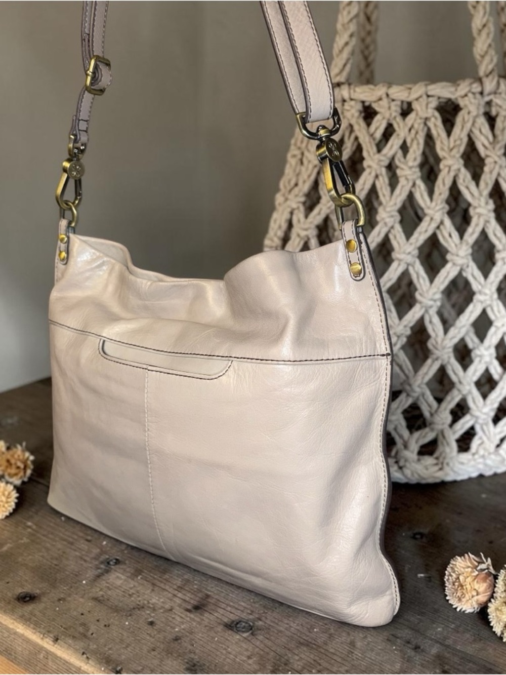✨ Hobo International Leather Shoulder Bag Beige Slouchy Crossbody Boho Purse - Picture 6 of 10